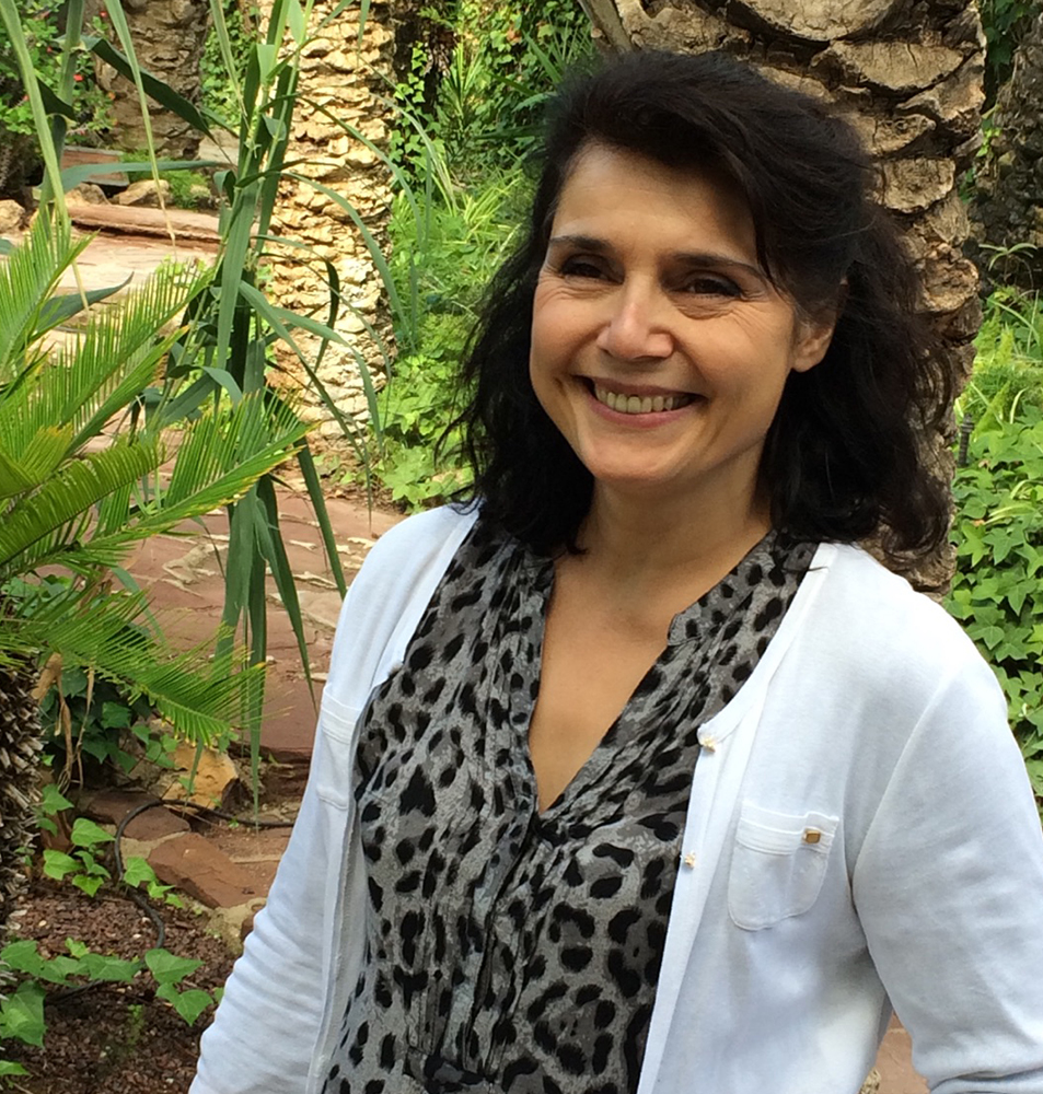 SYLVIE-PICON-PROFESSEUR-DE-YOGA-COACH-PROFESSIONNELLE-MASSEUSE-LA-DEMEURE