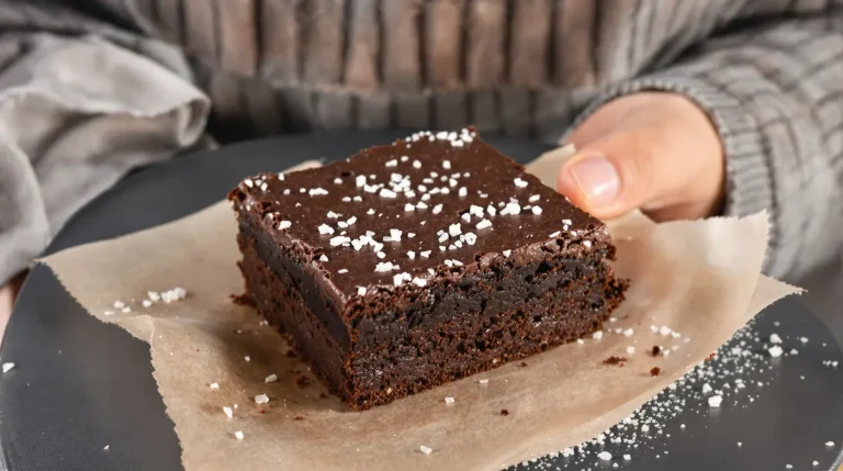 Brownie healthy express sans farine : chocolat intense, 4 ingrédients du placard pour un goûter d’hiver ultra fondant